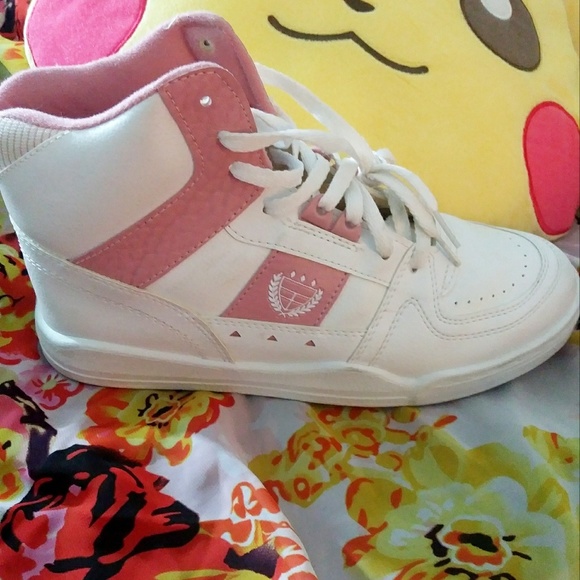 Cute Pink White Shoes - Picture 2 of 4